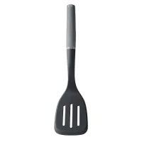 Лопатка кухонна KitchenAid Coreline з прорізами, 34,3 см, сірий (KAS002OHCGG)